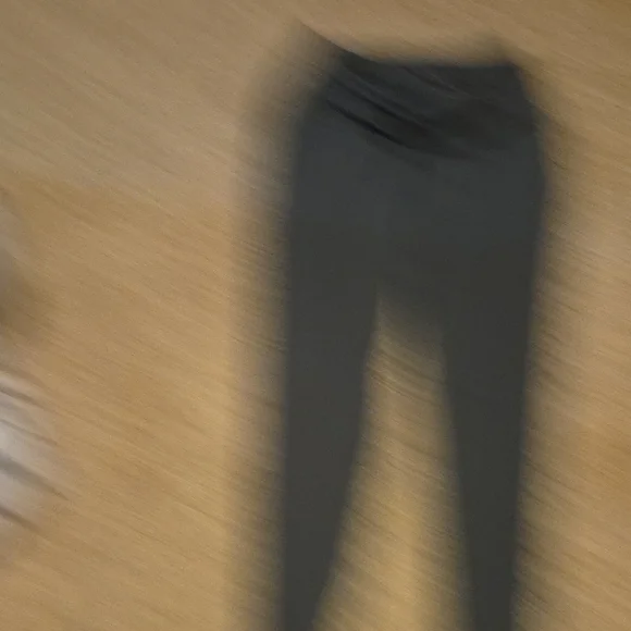 Old Navy Active Tapered Pants in Dark Gray - Picture 3 of 4